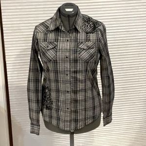 Shyanne blouse with rhinestone detail & shiny silver threading. LG